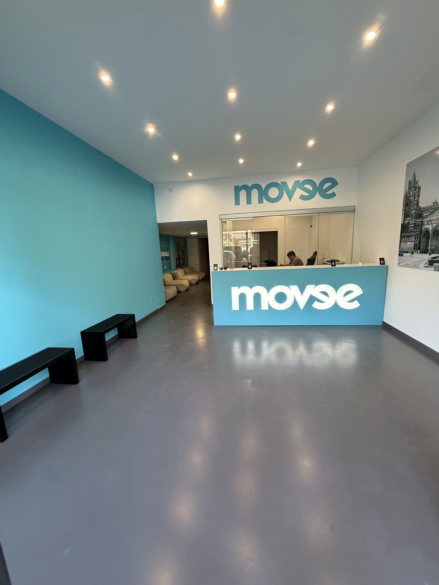 Lo store Movee a Palermo: reception e area lounge